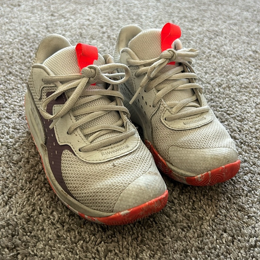 Boys Under Armour Basketball Shoes